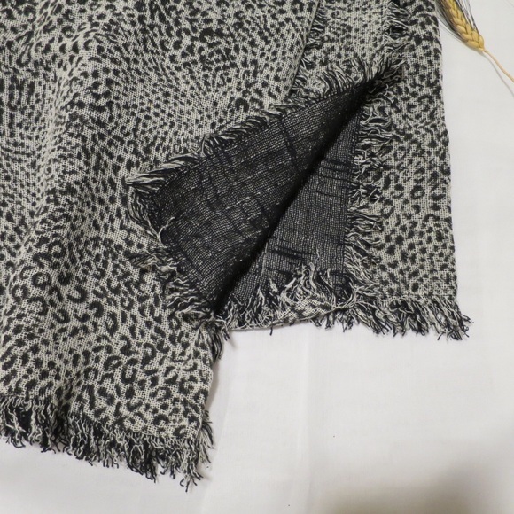 Leopard Print Winter Scarf - Picture 4 of 8